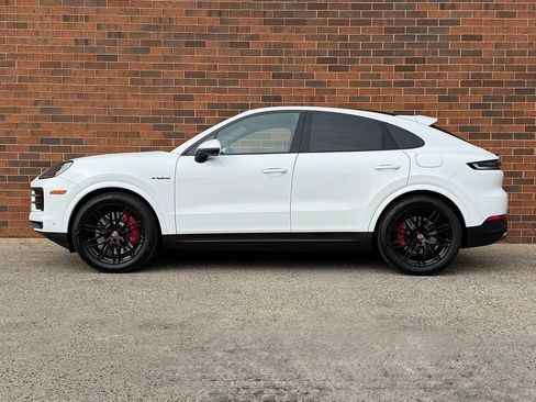 New 2026 Porsche Cayenne S image 2