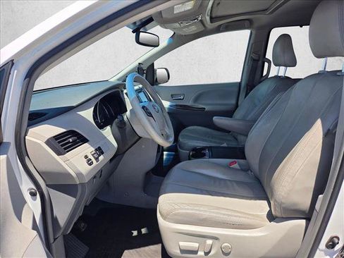 Used 2014 Toyota Sienna XLE FWD image 10