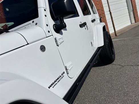 Used 2017 Jeep Wrangler Unlimited Sahara image 14