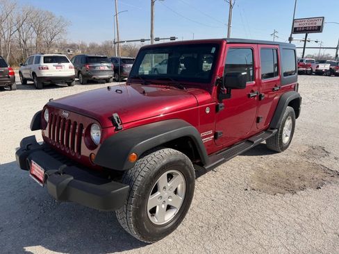 Used 2012 Jeep Wrangler Unlimited Sport image 7