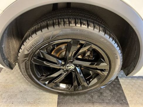 Certified 2023 Volkswagen Tiguan SE R-Line AWD/4WD image 14