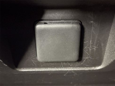 Used 2021 Chevrolet Suburban LT image 36