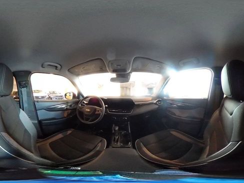 Used 2025 Chevrolet TrailBlazer LT image 40