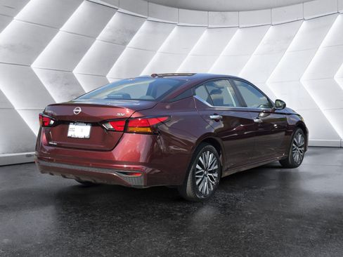 Used 2024 Nissan Altima 2.5 SV FWD image 3