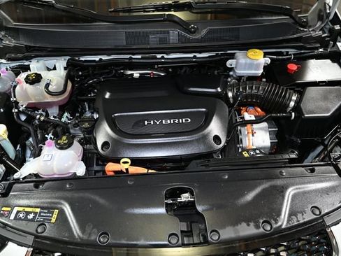Used 2023 Chrysler Pacifica Limited FWD image 18