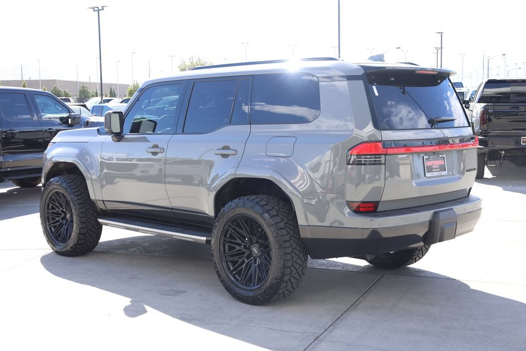 Used 2026 Lexus GX 550 w/ Accessory Package (2T) AWD/4WD image 4