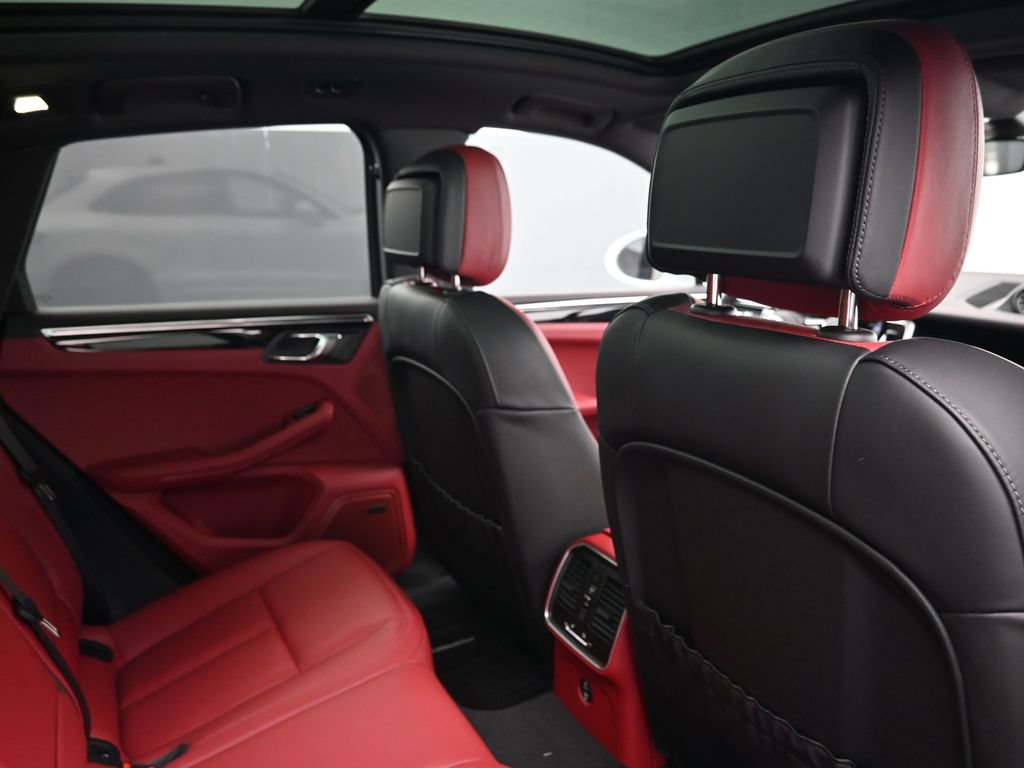 Certified 2026 Porsche Macan AWD/4WD image 7