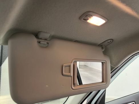 Used 2025 Hyundai Venue SEL FWD image 53