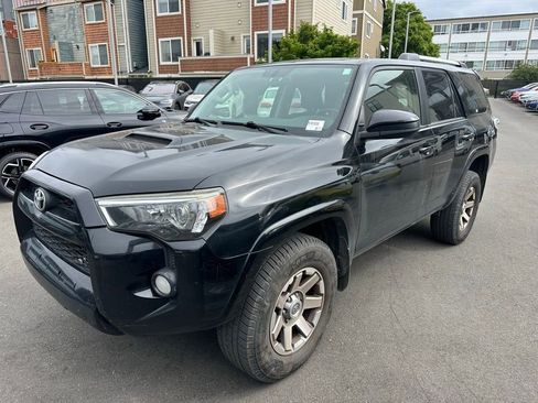 Used 2014 Toyota 4Runner Trail AWD/4WD image 3