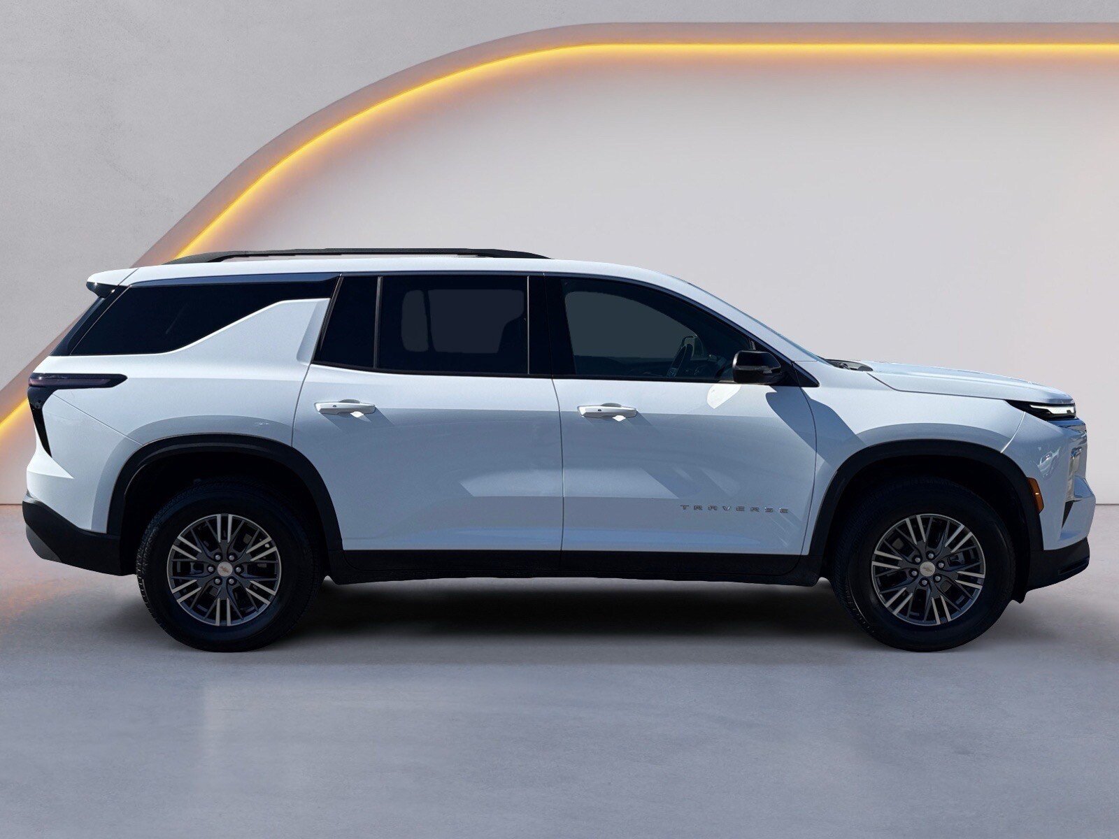 Used 2026 Chevrolet Traverse LT FWD image 2