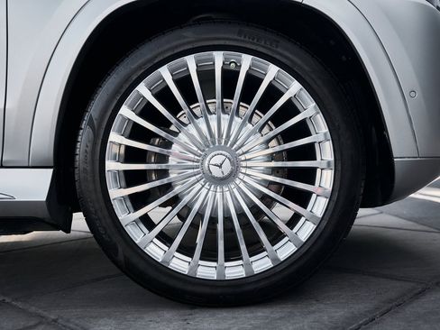 Used 2021 Mercedes-Benz Maybach GLS 600 4MATIC image 10