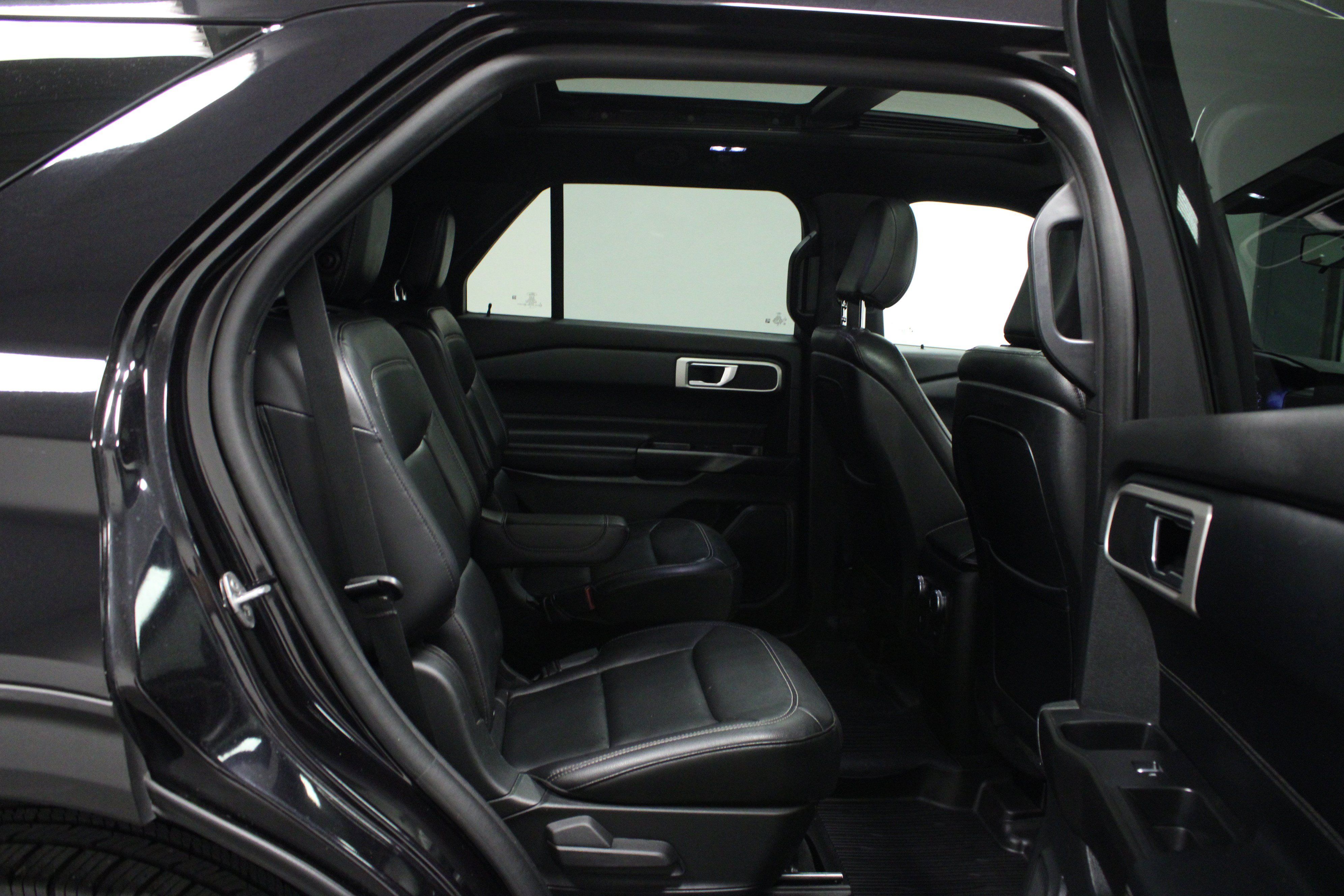 Used 2020 Ford Explorer XLT w/ Equipment Group 202A AWD/4WD image 16