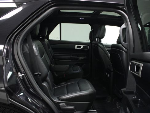 Used 2020 Ford Explorer XLT w/ Equipment Group 202A AWD/4WD image 16