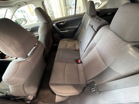 Used 2019 Toyota RAV4 XLE AWD/4WD image 12