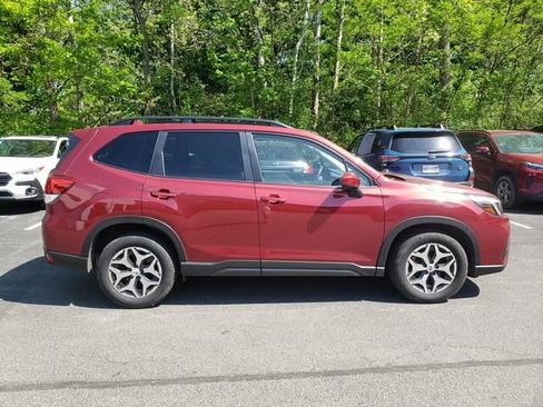 Used 2021 Subaru Forester Premium AWD/4WD image 2