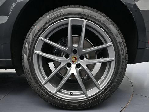 Certified 2026 Porsche Macan AWD/4WD image 26