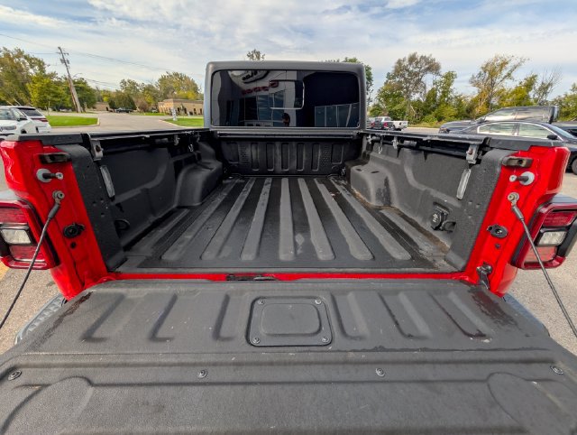 Used 2020 Jeep Gladiator Overland AWD/4WD image 9