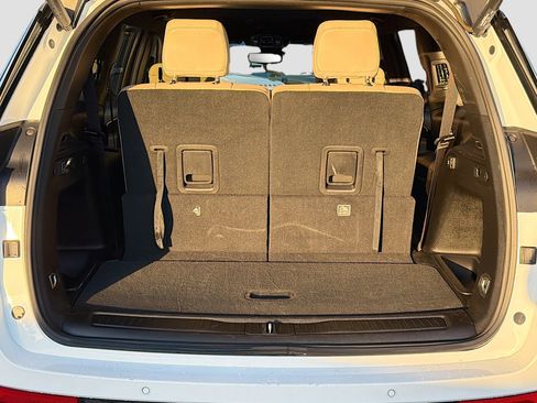 Used 2024 Jeep Grand Cherokee L Limited w/ Black Appearance Package image 12