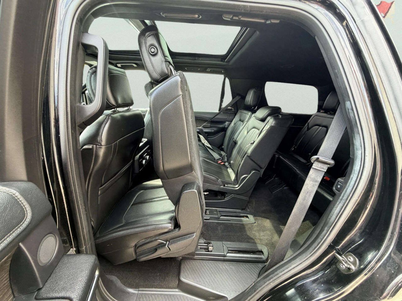Used 2018 Ford Expedition Limited w/ Equipment Group 301A AWD/4WD image 25