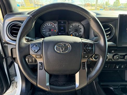 Used 2019 Toyota Tacoma TRD Off-Road AWD/4WD image 26