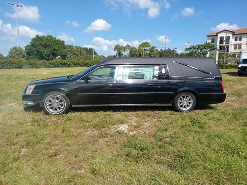Used 2011 Cadillac DTS Limousine FWD image 2