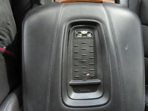 Used 2016 Cadillac Escalade Luxury RWD image 32