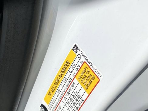 Used 2023 Chevrolet Traverse LT image 9