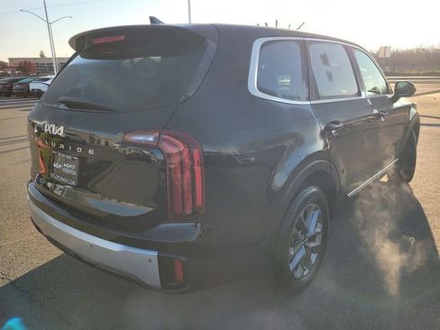 Used 2024 Kia Telluride LX image 4
