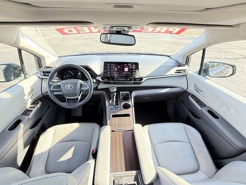 Used 2021 Toyota Sienna XLE image 27