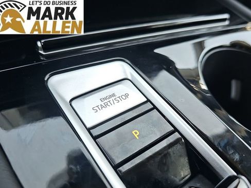 Used 2025 Volkswagen Atlas SE image 16