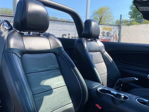 Used 2021 Ford Mustang GT Premium w/ GT Performance Package RWD image 16