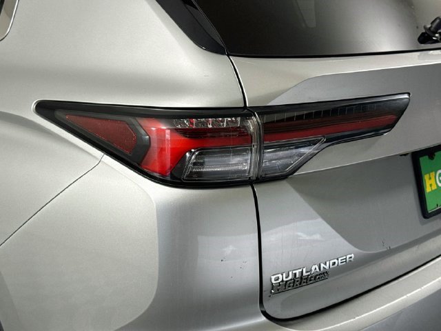 Used 2025 Mitsubishi Outlander ES FWD image 35