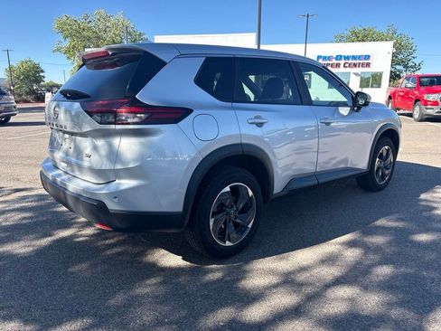 Used 2024 Nissan Rogue SV FWD image 3