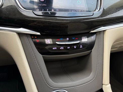 Used 2020 Cadillac XT6 Premium Luxury image 12