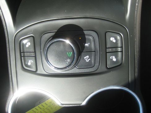 Used 2021 GMC Terrain SLE w/ Driver Convenience Package image 19