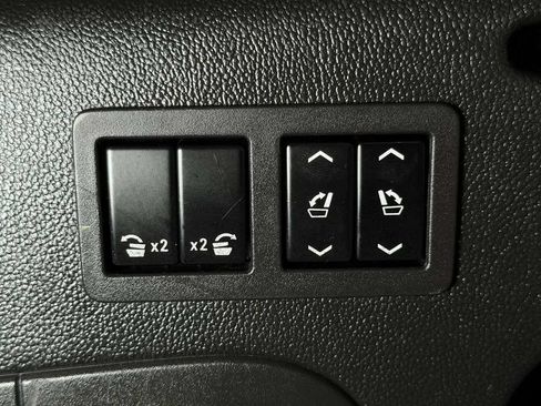 Used 2017 Cadillac Escalade ESV Premium Luxury RWD image 14