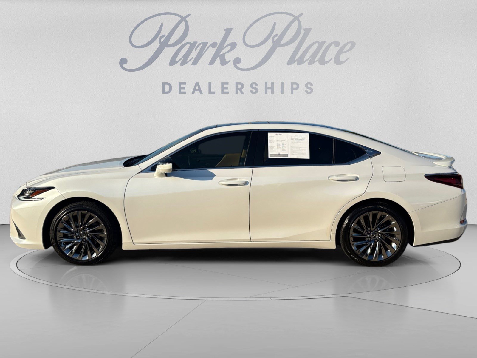 Used 2024 Lexus ES 350 Ultra Luxury w/ Accessory Package (Z2) FWD image 2