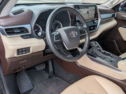 Used 2021 Toyota Highlander Platinum FWD image 36