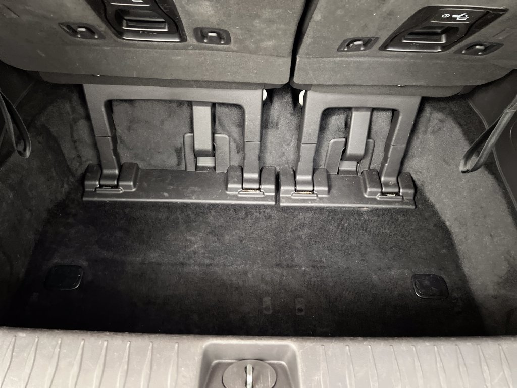 Used 2025 Kia Carnival FWD image 44