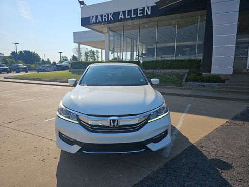 Used 2017 Honda Accord Sport image 9