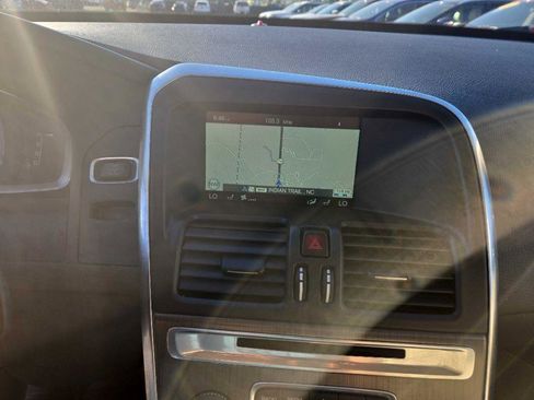Used 2016 Volvo XC60 T6 w/ Proximity Package FWD image 19