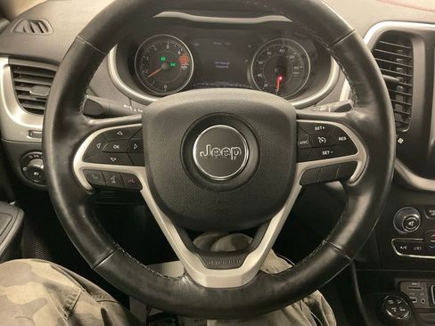 Used 2016 Jeep Cherokee Trailhawk w/ Comfort/Convenience Group AWD/4WD image 4