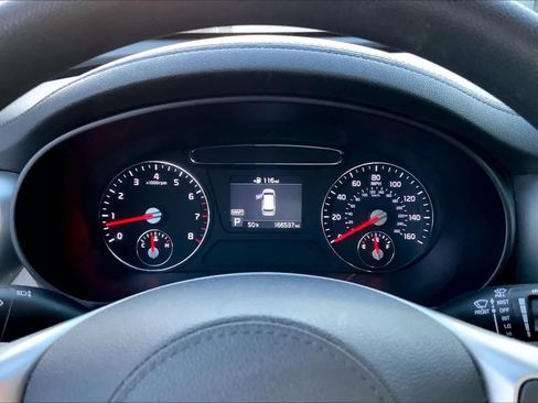 Used 2019 Kia Sorento LX image 24