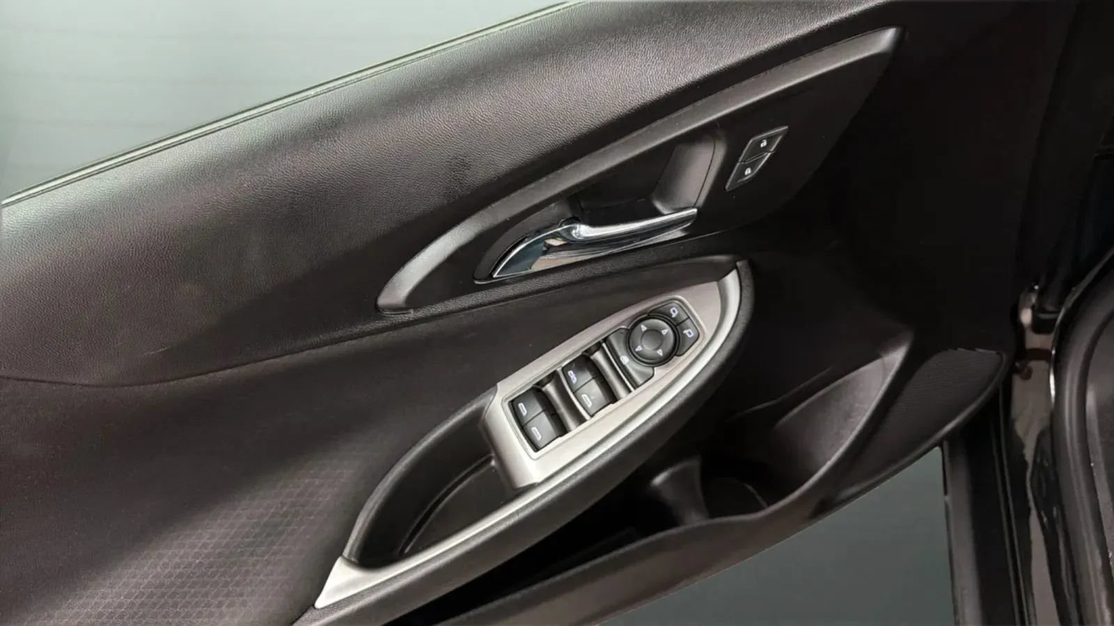 Used 2022 Chevrolet Malibu LT FWD image 17