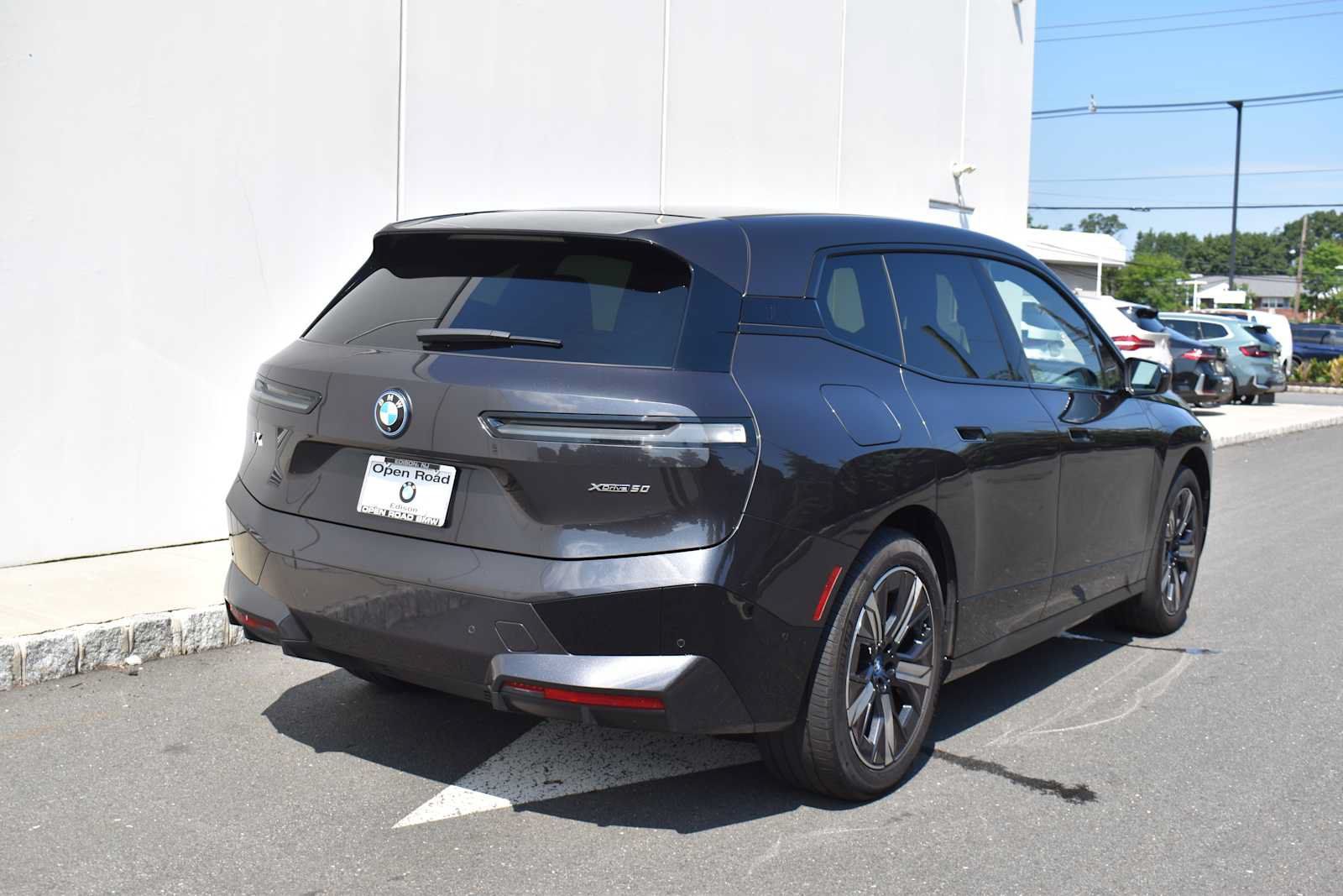 Used 2024 BMW iX xDrive50 w/ Sport Package AWD/4WD image 5