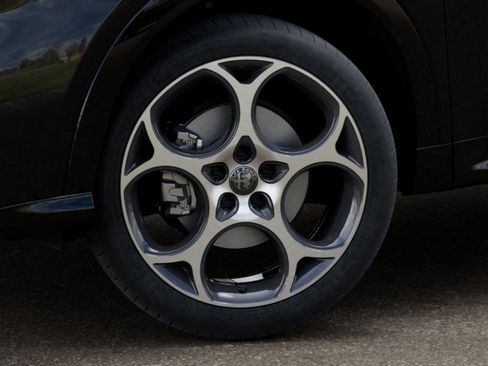 New 2025 Alfa Romeo Tonale AWD/4WD image 19