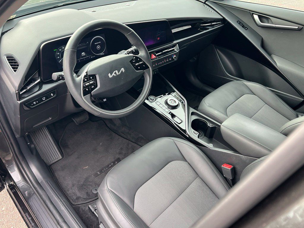 Certified 2023 Kia Niro Wind w/ Wind Preserve Package FWD image 17