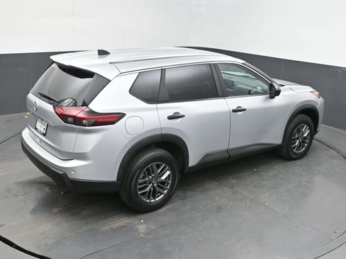 Used 2024 Nissan Rogue S image 38