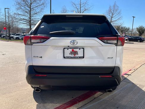 Used 2025 Toyota RAV4 XLE w/ Weather Package image 7