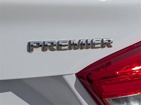 Used 2019 Chevrolet Cruze Premier image 8